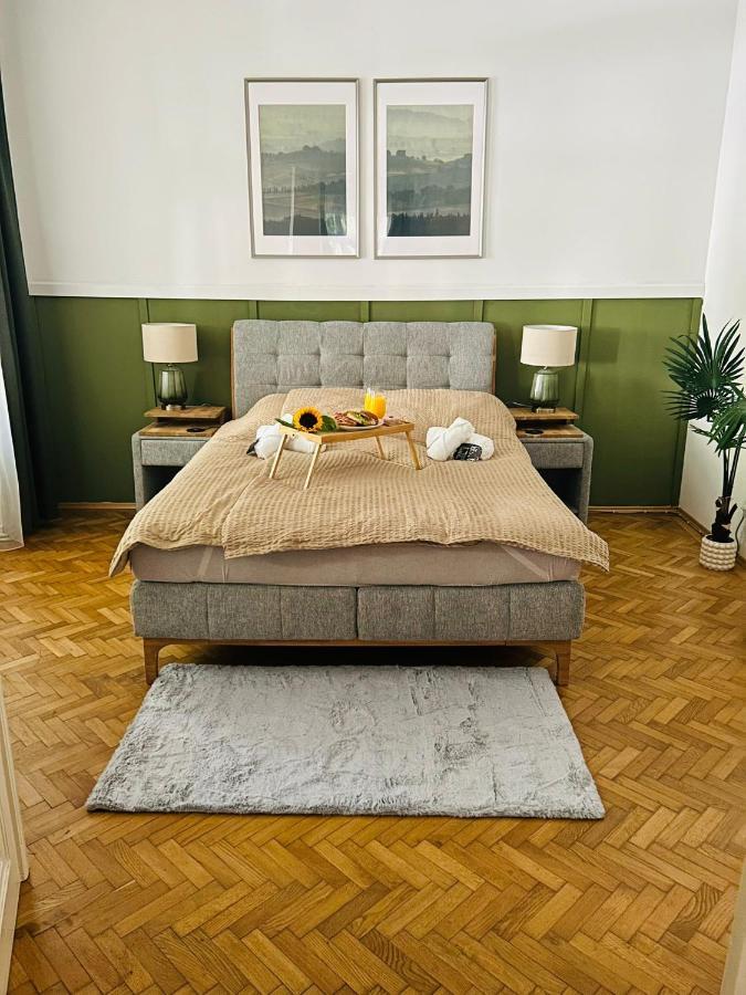 Apartment 5 Min Schoenbrunn Gloriette, Direct To Center, Free Parking *