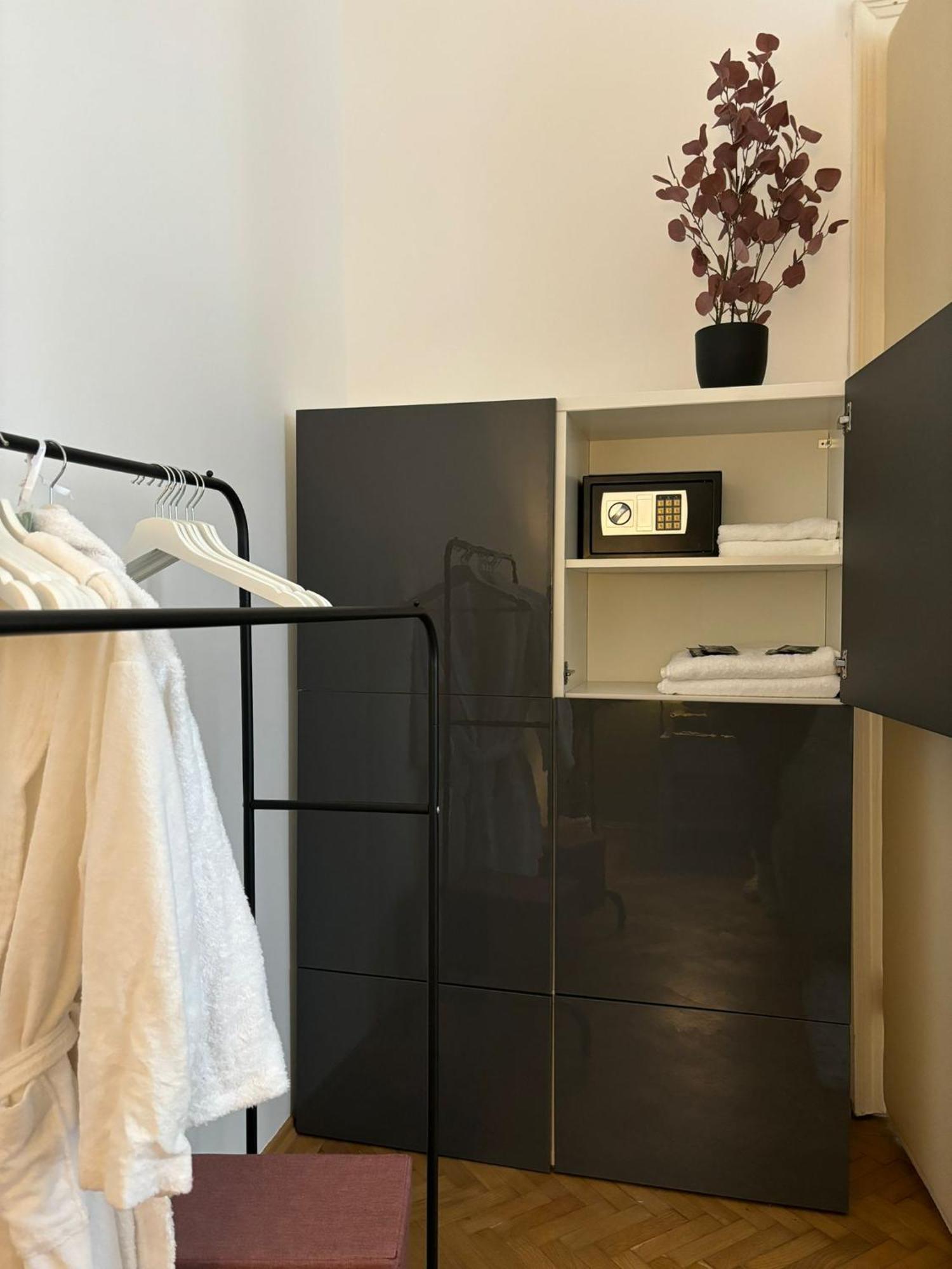 5 Min Schoenbrunn Gloriette, Direct To Center, Free Parking Apartament *